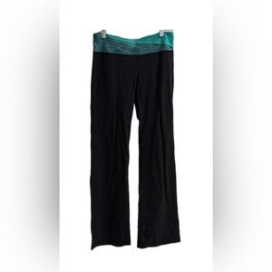 Black yoga pants (back side key holder zipper)